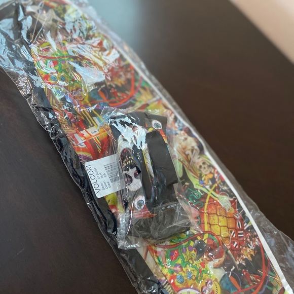 Volcom Bow tie and Cumber-bun reversible NWT Rare - Picture 4 of 9